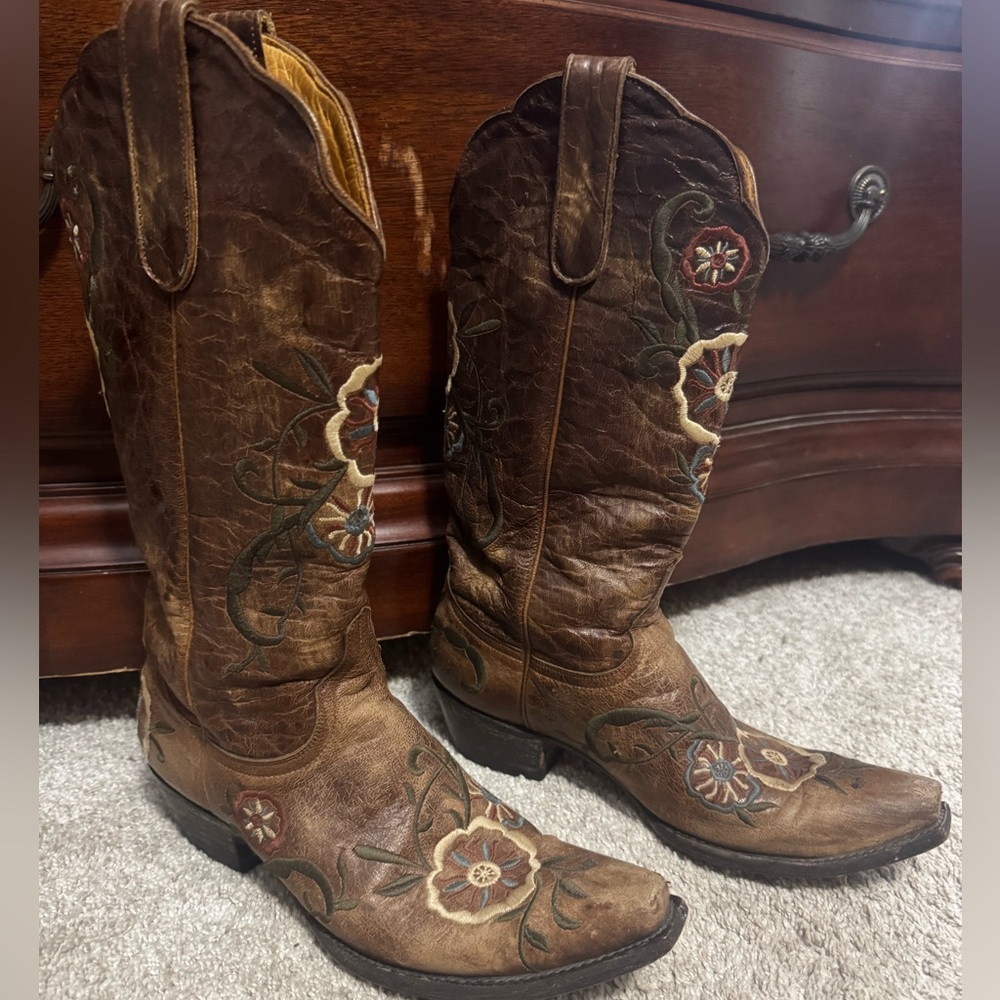 Old Gringo floral embroidered boots